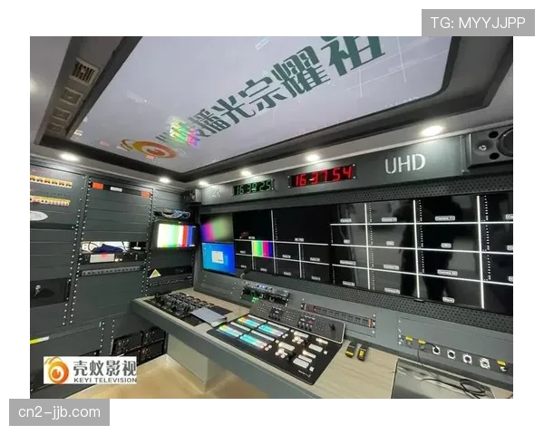 特写：转播车内，导播在补时阶段面临多路信号与广告插入的抉择时刻